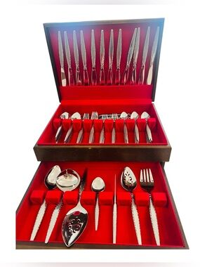 Vintage Oneida Community Stainless Venetia Flatware Set 16 Place Settings Chest